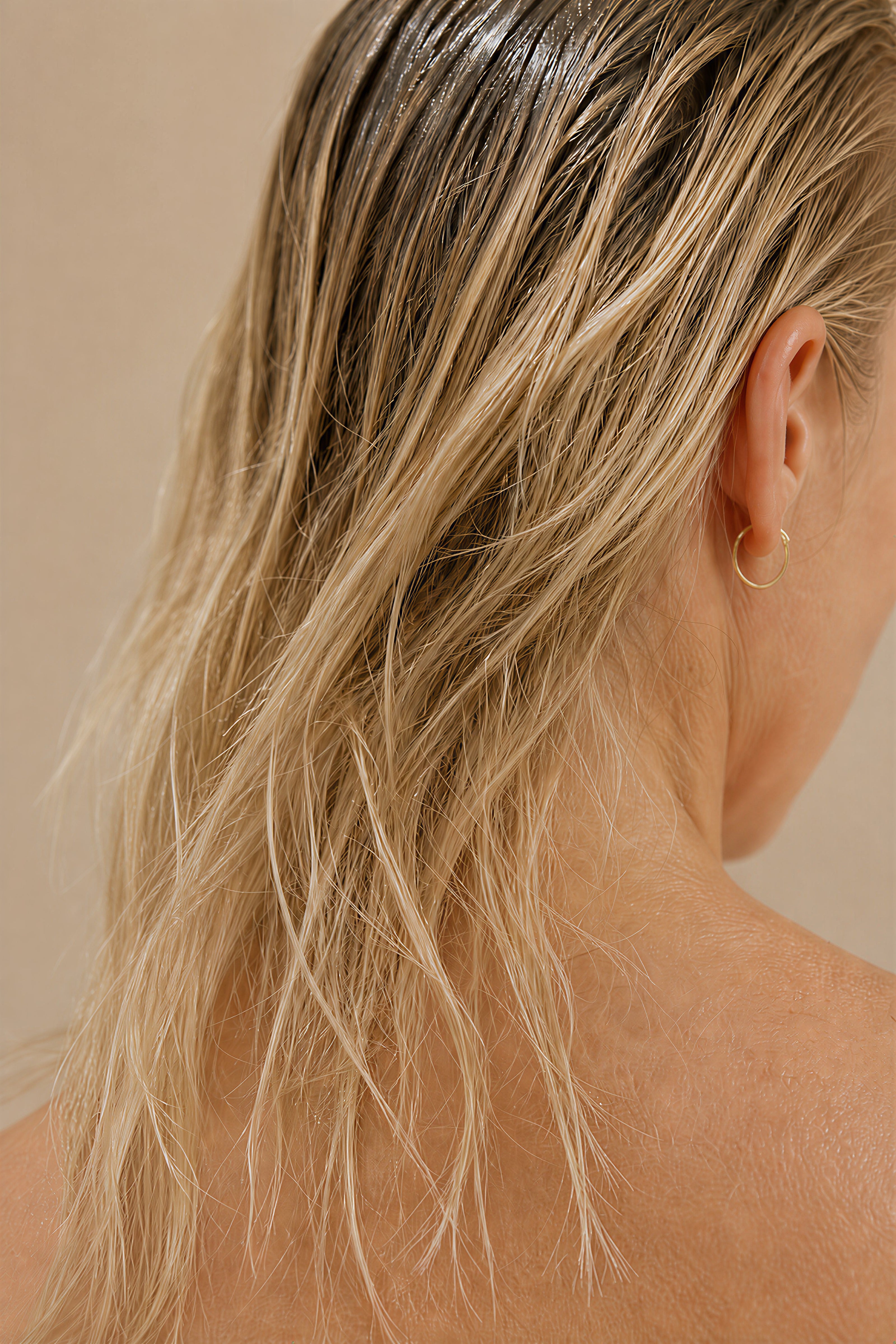 Combination hair routine for oily scalp and dry ends by Kadūra Beauty
